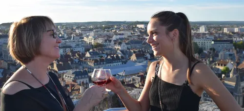 Du haut de la Tour Philippe Le Bon, Dijon embrasse un panorama...
