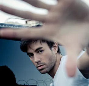 K6FM vous invite à l'Accordhotel Arena pour voir Enrique Iglesias...