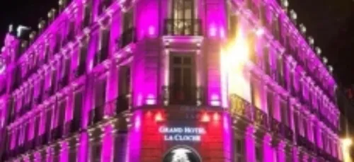 L’hotel de la Cloche s’illumine en rose