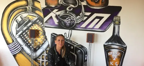 Cette artiste dijonnaise peint des halls d’immeuble a Talant