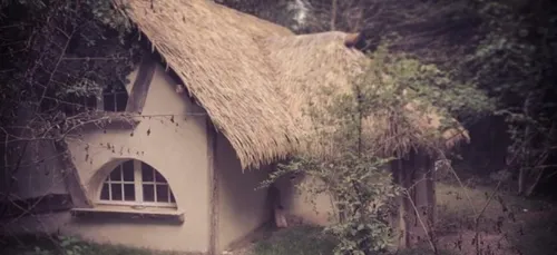 La 3eme "Maison de Hobbits" arrive au domaine de la Pierre ronde