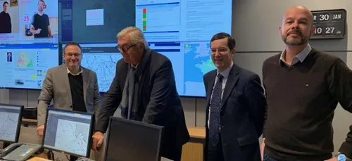 François Sauvadet aux côtés des agents du conseil départemental