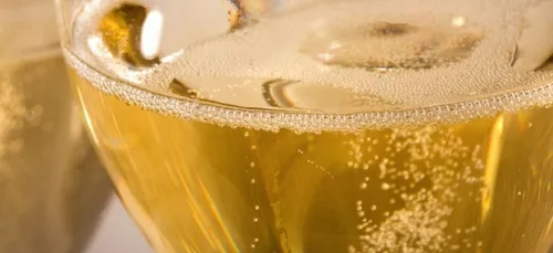 Le crémant de Bourgogne pousse le bouchon plus loin avec sa marque...