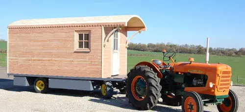 Deux Côte d’Oriens vont partir en balade en tracteur-roulotte