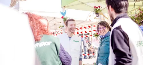 A Dijon, Greenpeace se mobilise contre la pollution des déchets...