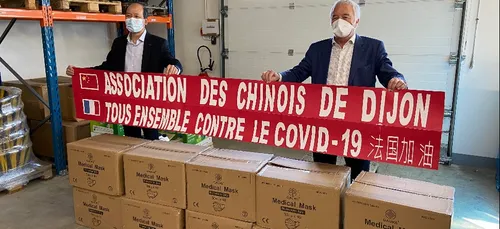 La ville de Dijon réceptionne 20 000 masques chirurgicaux