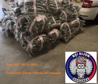 Saisies de près de 18 kg de cocaïne et plus de 240 kg d’herbe de...
