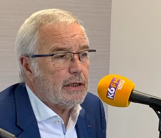 François Rebsamen apporte son soutien aux sapeurs-pompiers de Côte...