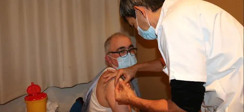 50 professionnels de santé bourguignons se font vacciner pour...