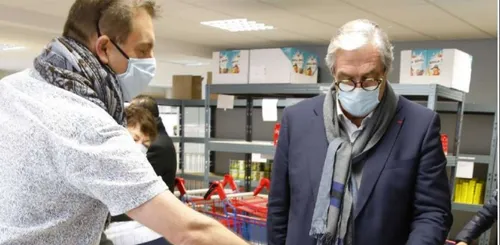 François Sauvadet à la rencontre des équipes du Secours Populaire...