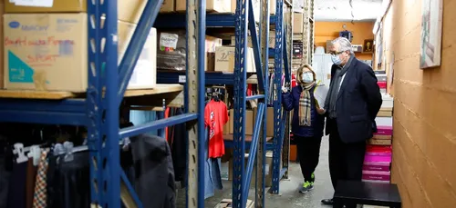 François Sauvadet en visite chez les Restos du Cœur de Dijon