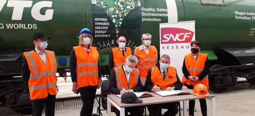 Signature d’un partenariat pour un meilleur trafic sur la ligne...