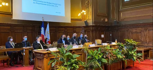 Le conseil départemental solidaire avec les acteurs des travaux...