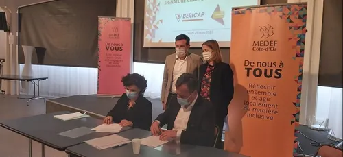Signature d’une charte Ecole-Entreprise en faveur des jeunes