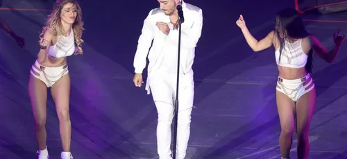 Maluma change ( encore ) de look