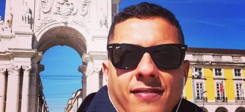 Il détruit une oeuvre d'art en voulant faire une photo !