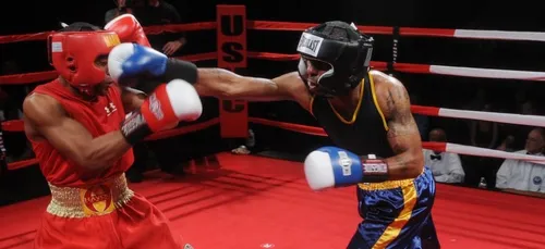 Le combat de boxe vire à la bagarre générale (vidéo)