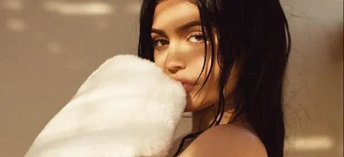 Kylie Jenner dévoile une photo et le prénom de son bébé !