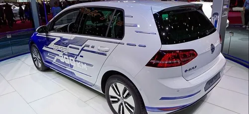 La police en voiture électrique à Paris et en petite couronne