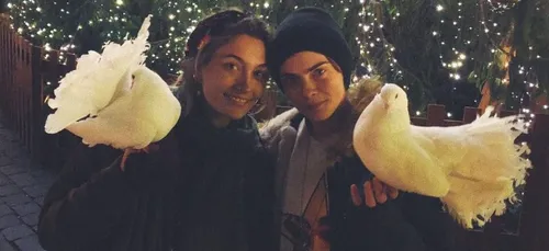 Cara Delevingne en couple avec Paris Jackson ? Leur baiser enflamme...