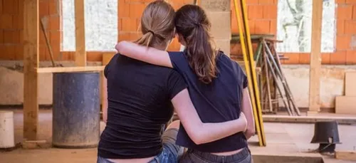 Sexe entre femmes : pourquoi est-ce le fantasme préféré des hommes ?