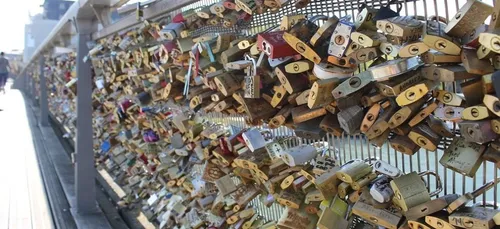 Les cadenas d’amour plus forts que la Ville de Paris