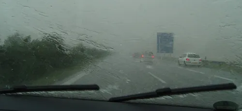 La pluie provoque des embouteillages record en Ile-de-France