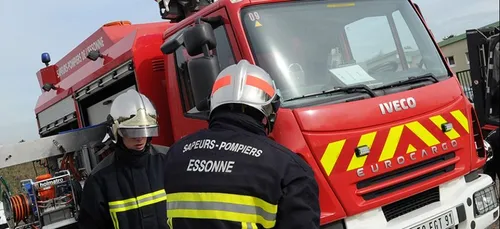 Un RER B se couche sur les voies dans l'Essonne