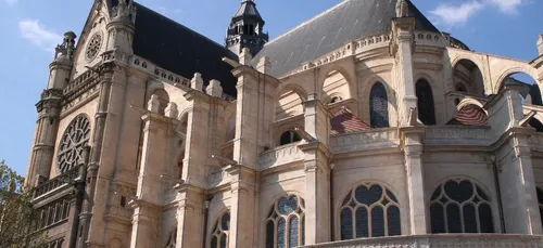 Paris : il escalade une église avec une harpe et un cerf-volant