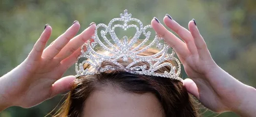 Couronnée en Espagne, une femme Trans participera à l’élection de...