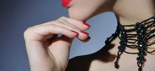 La manucure « méduse » : la tendance WTF de l'été, en hommage aux...