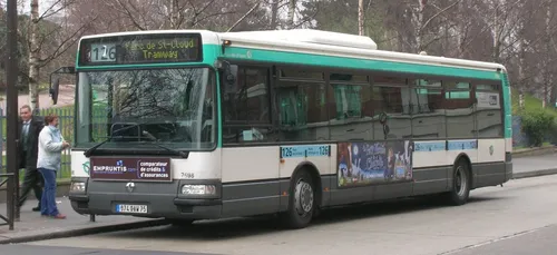 Paris : un cycliste poignarde mortellement un usager dans un bus