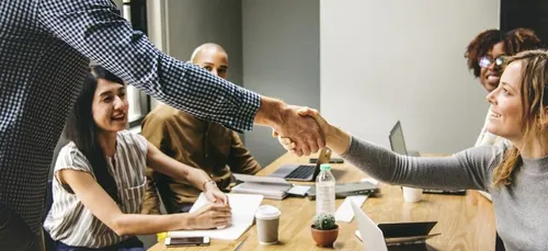 L'amour au travail : bonne ou mauvaise idée ?