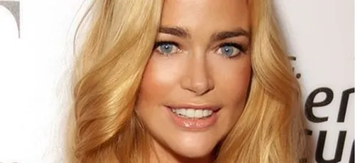 Denise Richards s’est remariée dans une robe très originale ! (Photo)