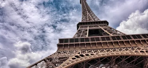 Un morceau de la Tour Eiffel est à vendre