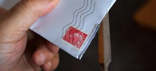 Un enfant écrit à son père au Paradis et reçoit une réponse...