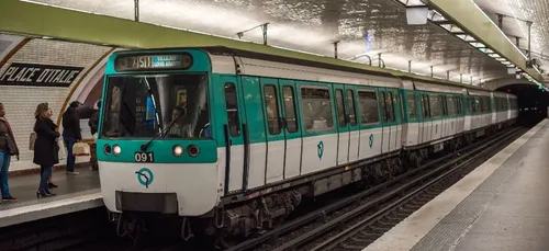 Métro : les premières rames rénovées font leur arrivée (photos)