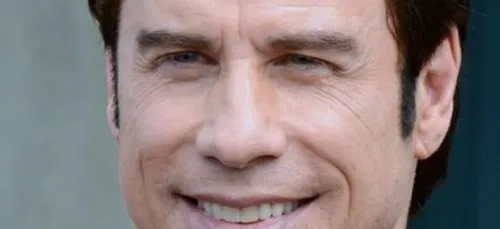 John Travolta est méconnaissable avec sa nouvelle coupe de cheveux...