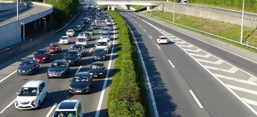 Routes : en colère, les VTC font une opération escargot au nord de...