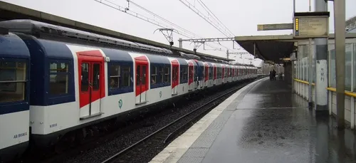 RER A : la ligne perturbée par du liquide inflammable sur les voies