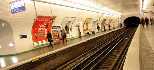 Métro : poussée sur les rails, une femme est sauvée par des usagers