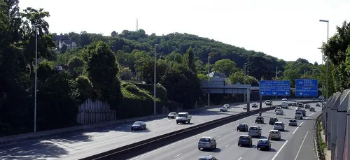 Val-d’Oise : un bateau échoué au milieu de l’A15 (photo)