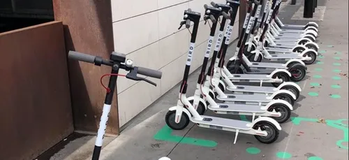 Trottinettes, vélos et scooters en free-floating : Paris va...