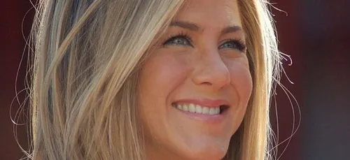 Jennifer Aniston pose topless pour faire passer un message (Photos)