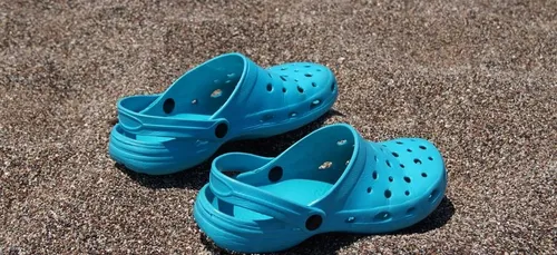 "Crocs Challenge" : quel est ce défi WTF qui fascine les internautes ?