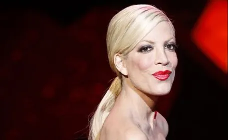 Beverly Hills 90210 : Tori Spelling vivement critiquée après une...