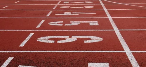 10 Km : un athlète sacrifie sa victoire pour aider un concurrent...