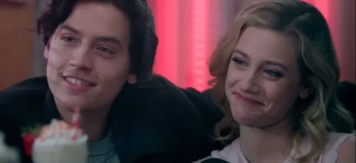 "Riverdale" : le couple Lili Reinhart et Cole Sprouse se sépare