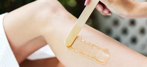 Une esthéticienne appelle la police pour une épilation du maillot...