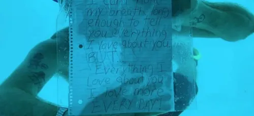 Un homme se noie en faisant sa demande en mariage (Vidéo)